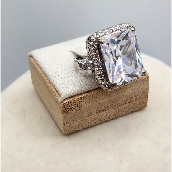 Silver Tone Band With 5ct Crystal Stone Prong Set Ring - 6.5 - Picture 5 of 7